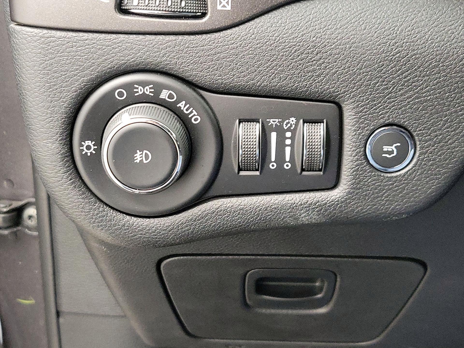 Thumbnail: 2020 Jeep Cherokee - 13