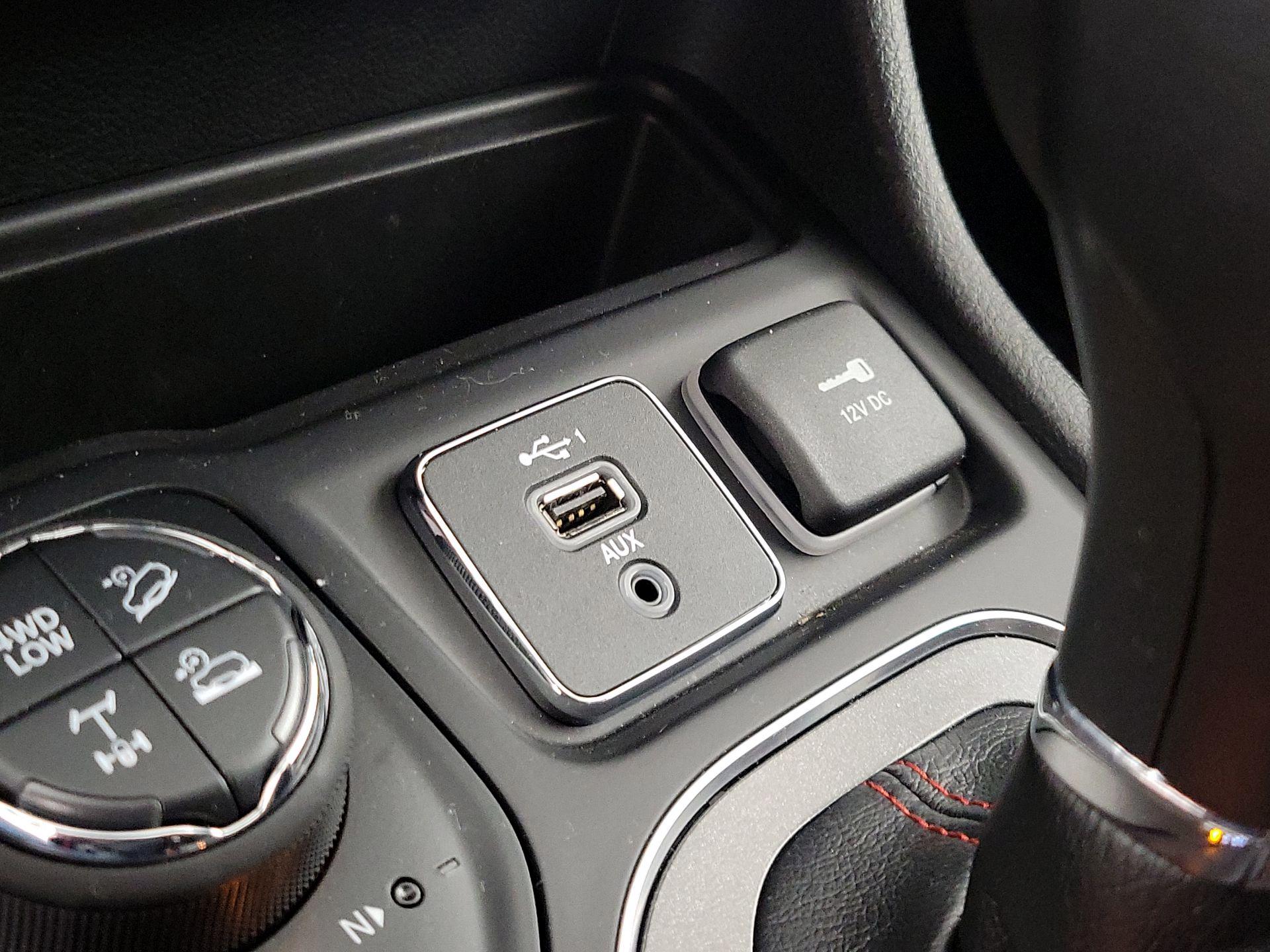 Thumbnail: 2020 Jeep Cherokee - 19