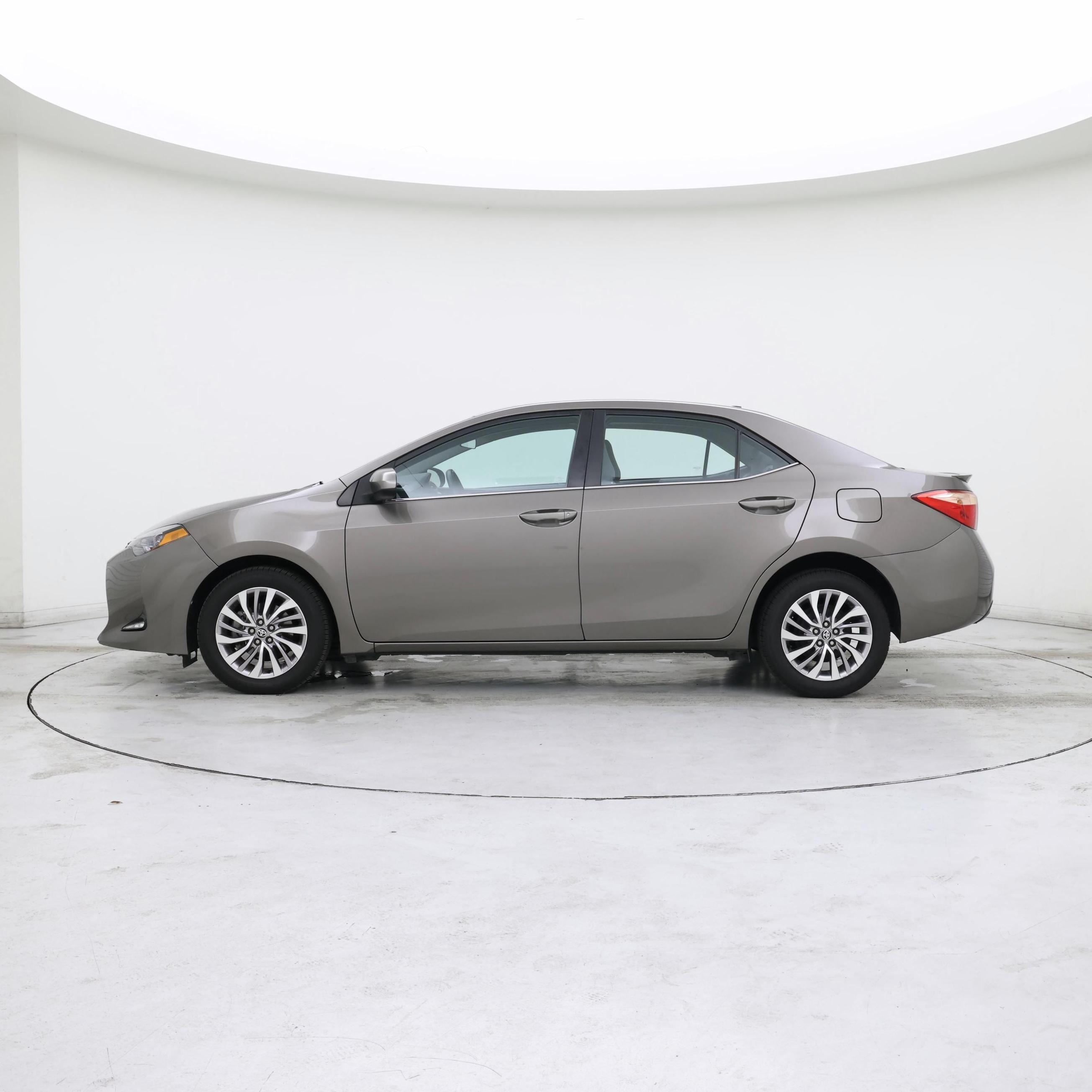 Thumbnail: 2017 Toyota Corolla - 3