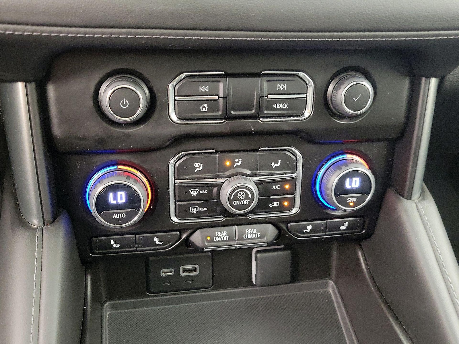 2023 Chevrolet Suburban Z71 - Photo 17