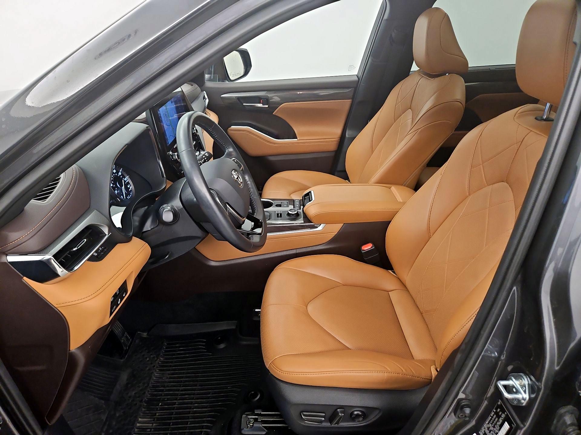 Thumbnail: 2021 Toyota Highlander - 11