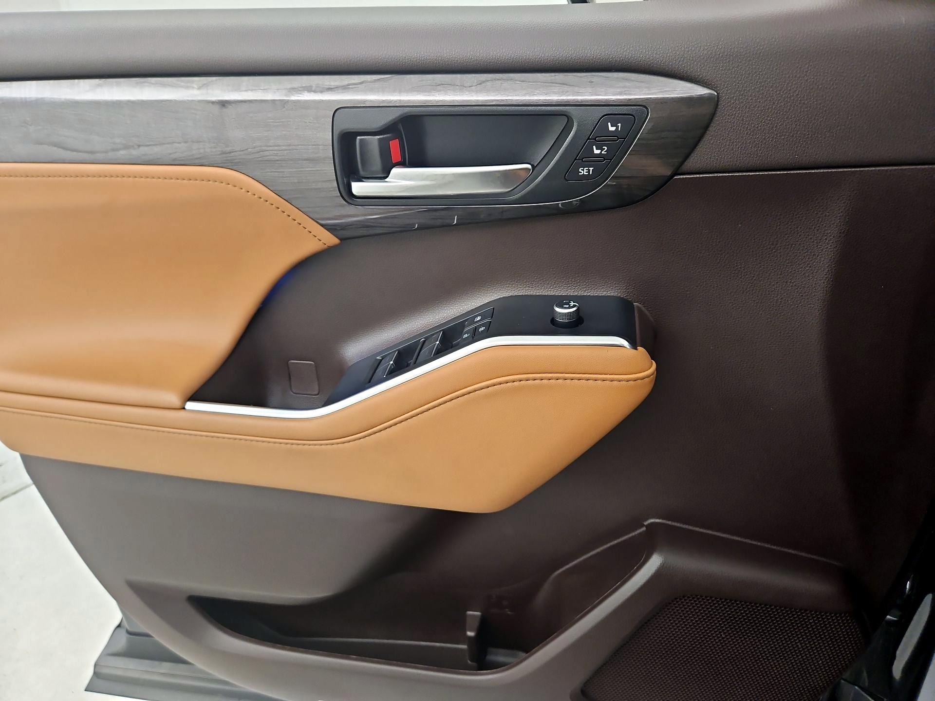 Thumbnail: 2021 Toyota Highlander - 12