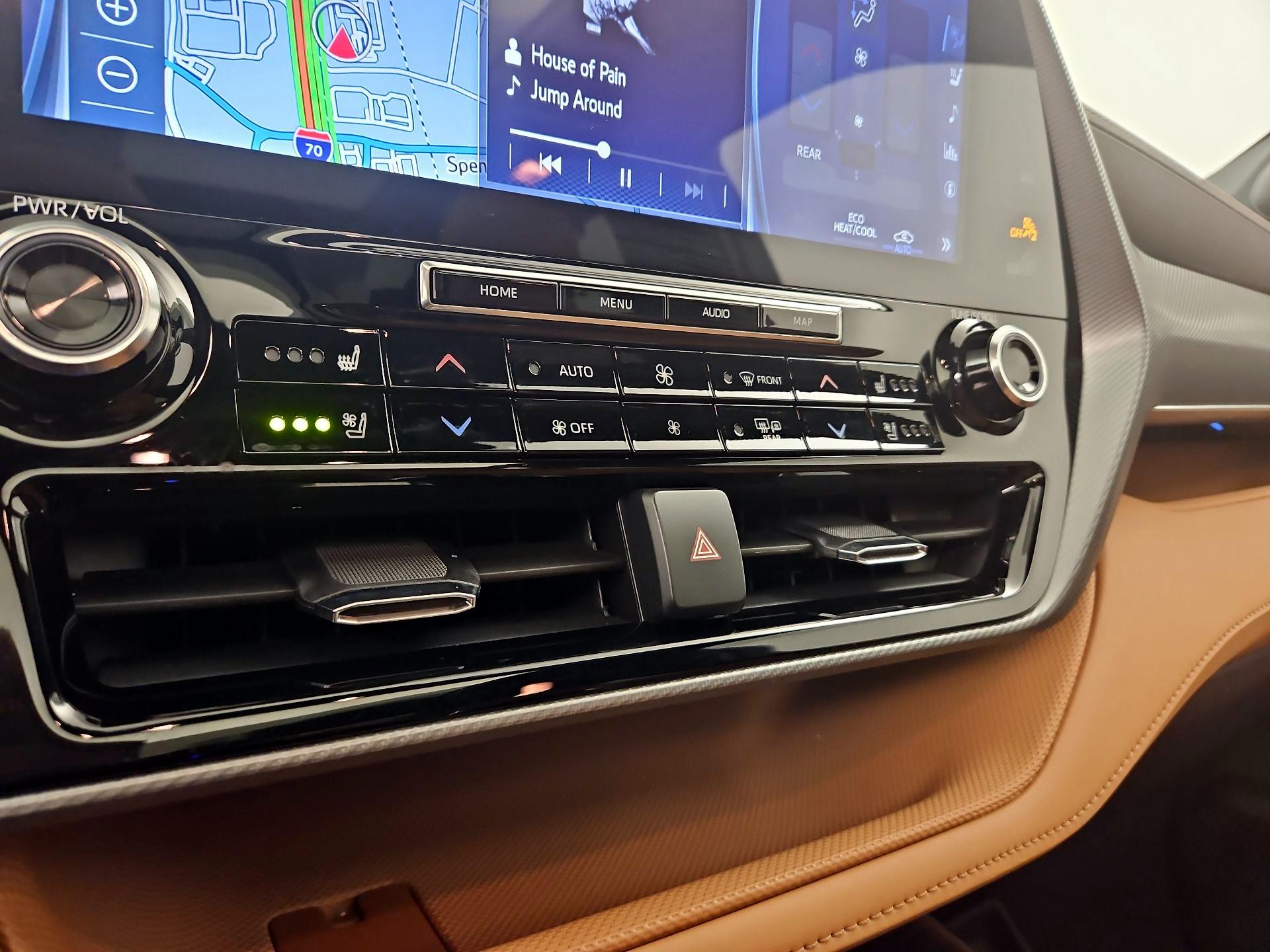 Thumbnail: 2021 Toyota Highlander - 17
