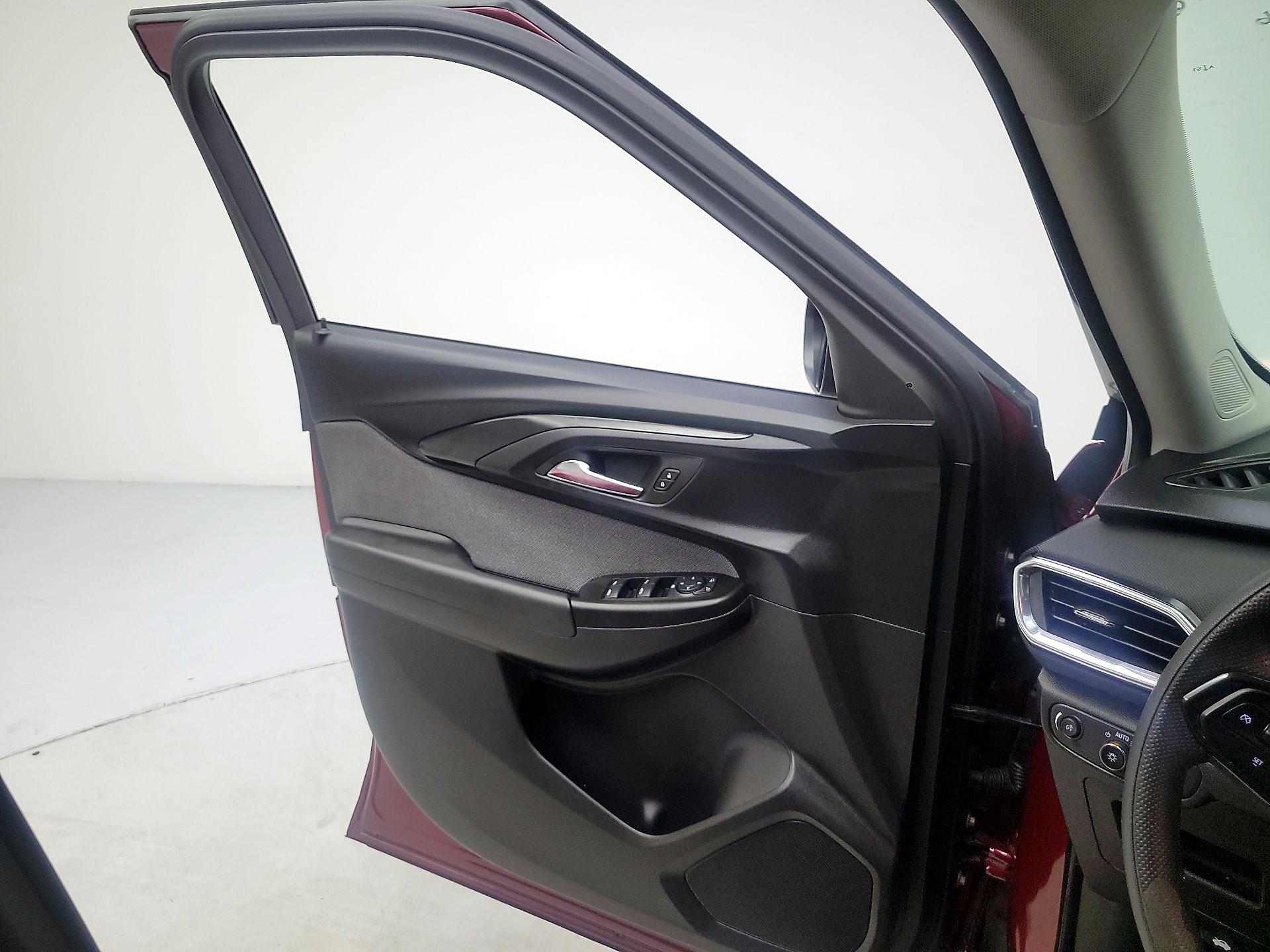 Thumbnail: 2023 Chevrolet TrailBlazer - 12