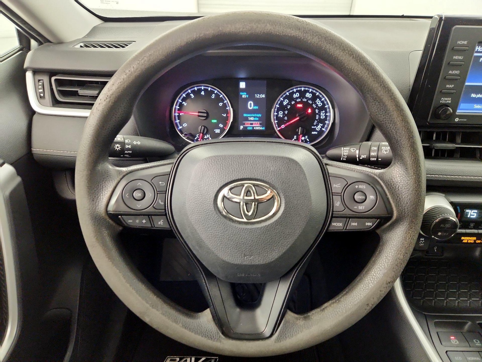 2022 Toyota RAV4 XLE - Photo 11