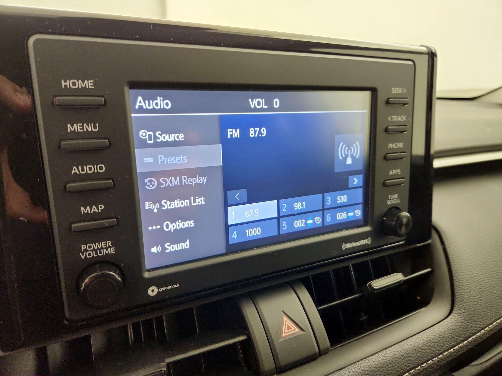2022 Toyota RAV4 XLE - Photo 16