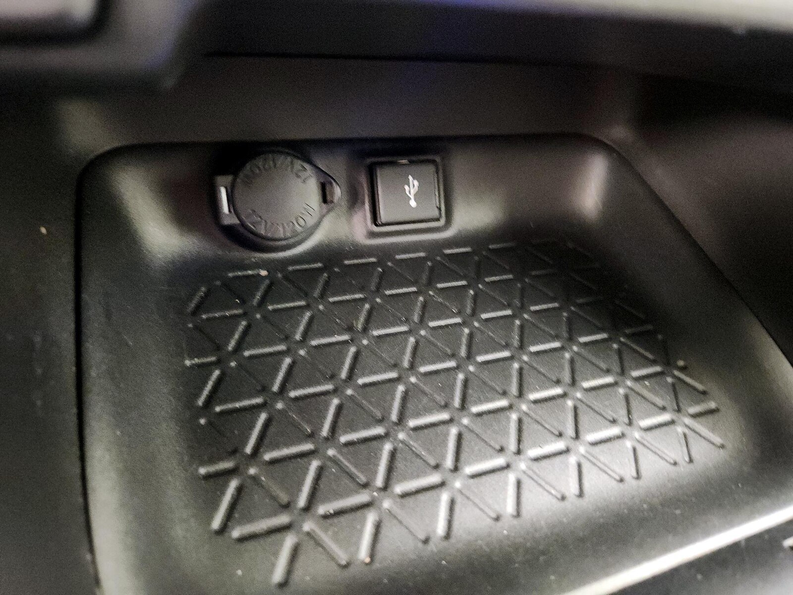 2022 Toyota RAV4 XLE - Photo 19