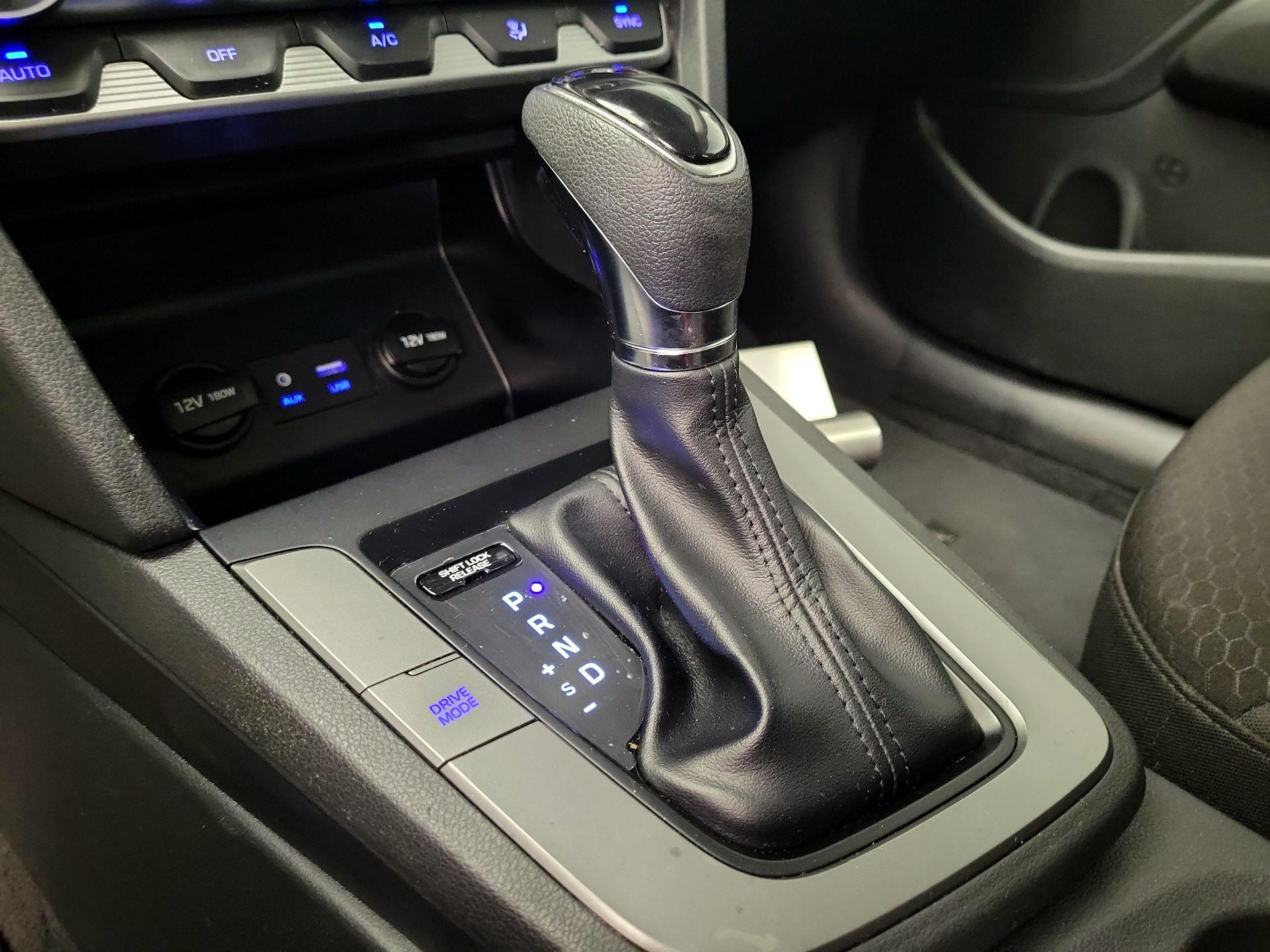 Thumbnail: 2020 Hyundai Elantra - 17
