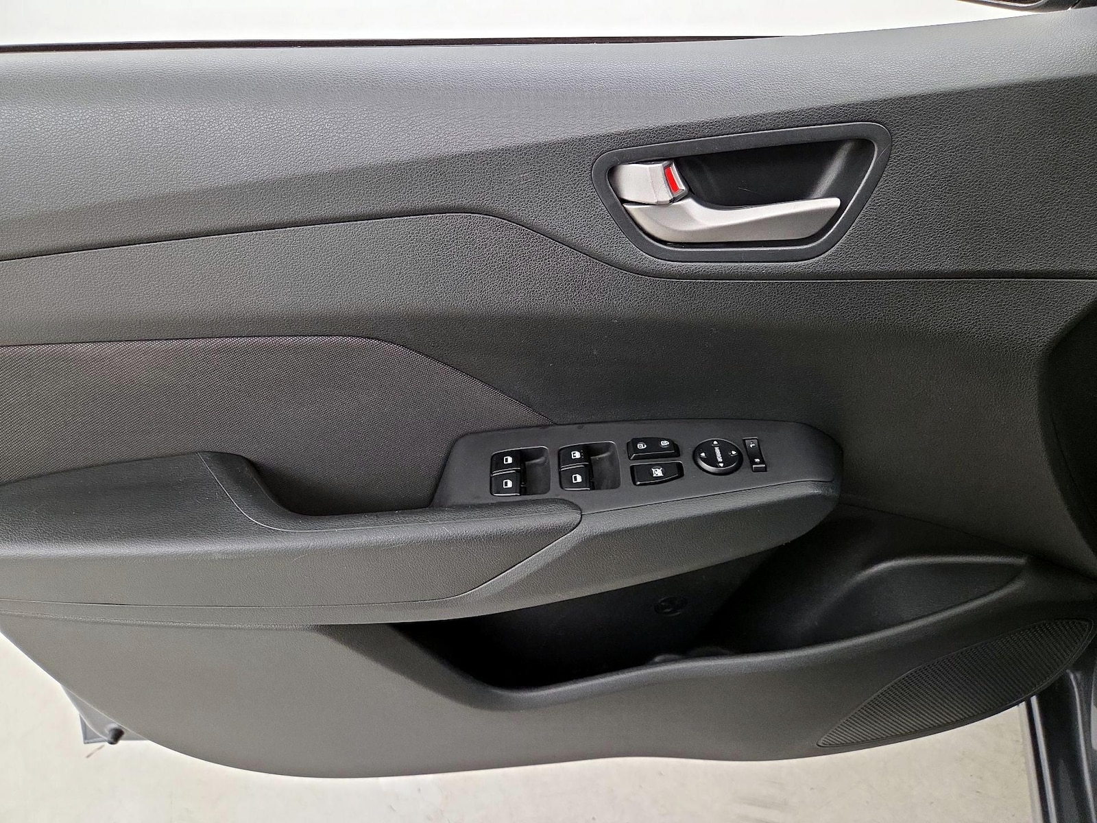 2018 Hyundai Accent SE - Photo 13