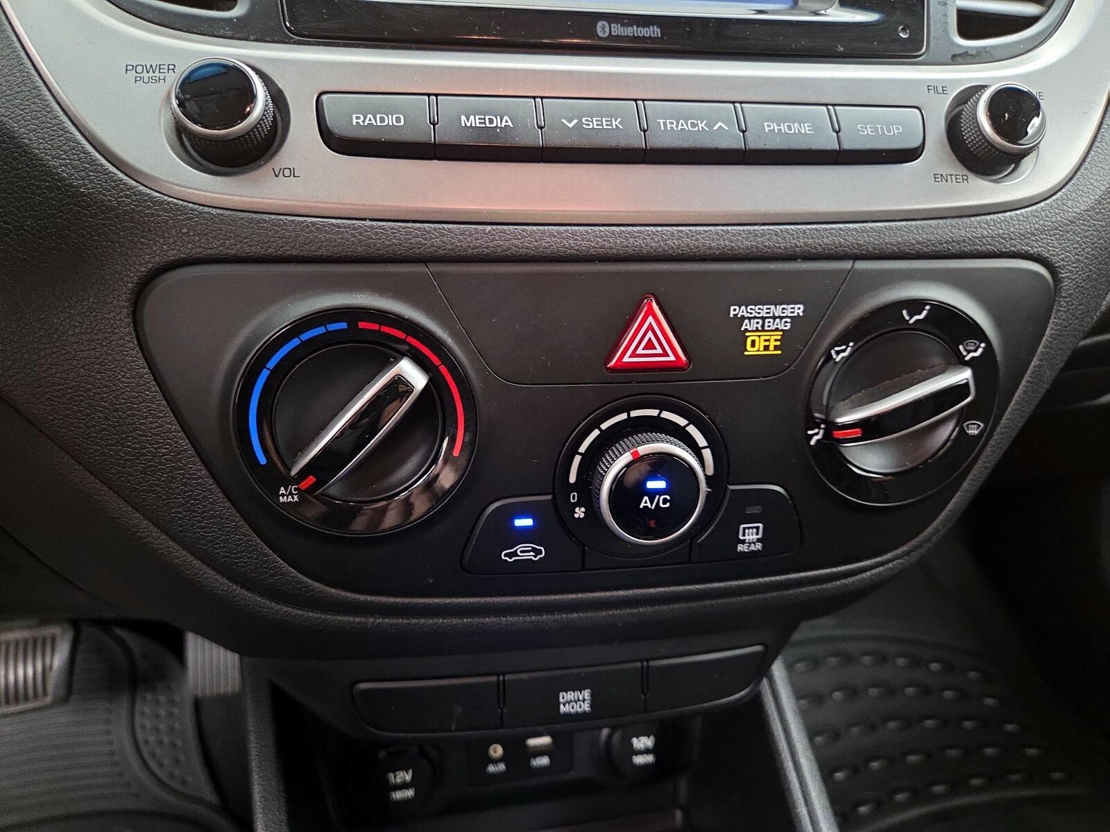 2018 Hyundai Accent SE - Photo 17