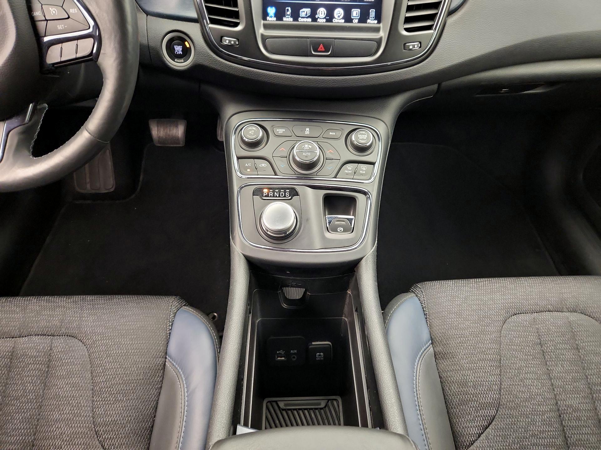 Thumbnail: 2016 Chrysler 200 - 17