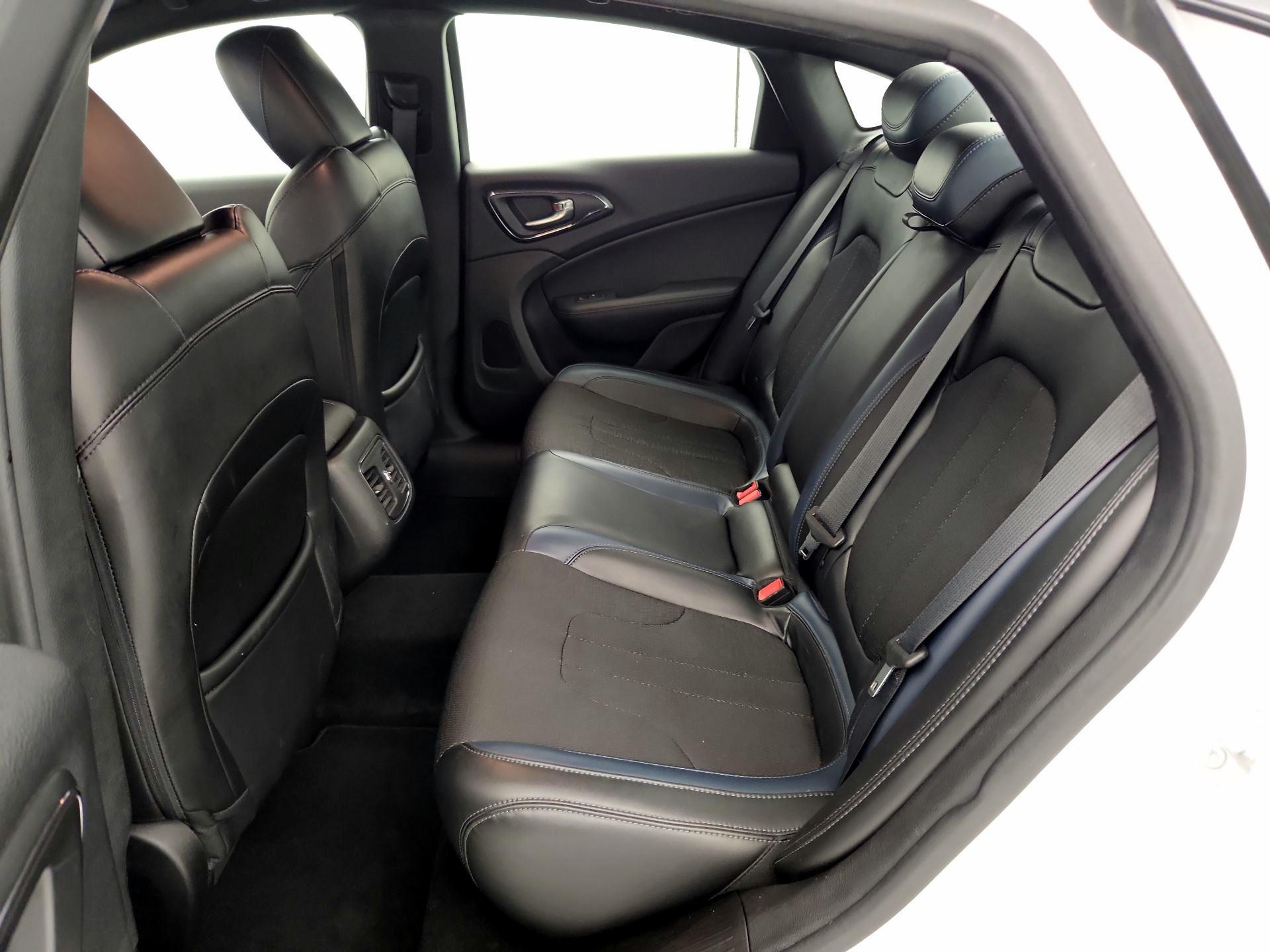 Thumbnail: 2016 Chrysler 200 - 19