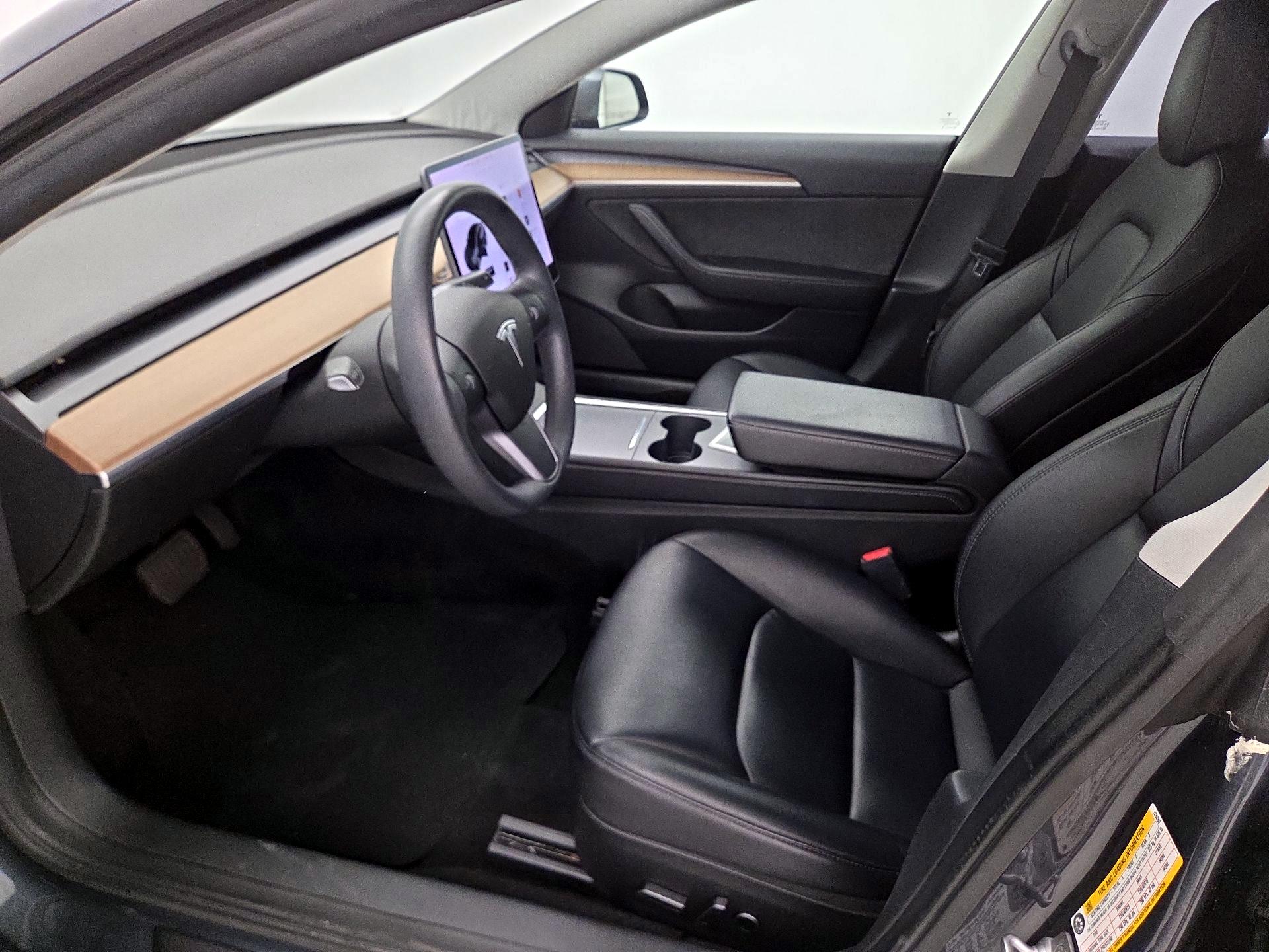 Thumbnail: 2022 Tesla Model 3 - 11