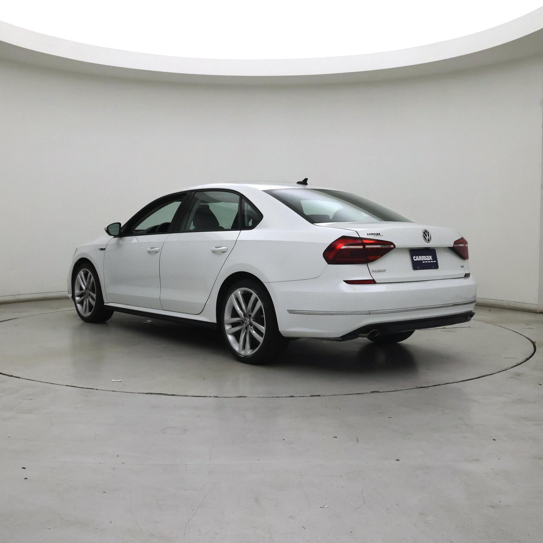 Thumbnail: 2018 Volkswagen Passat - 2