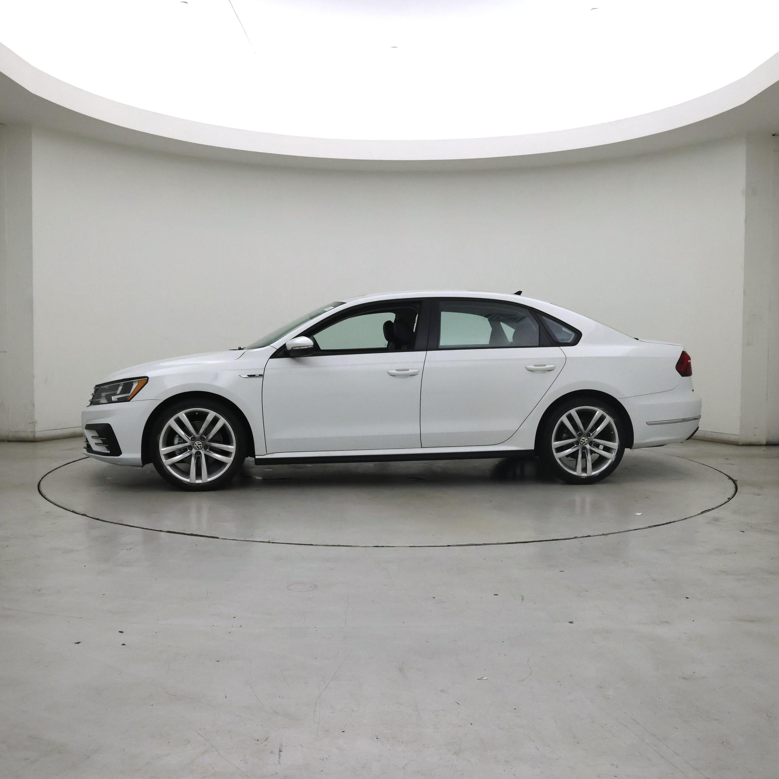 Thumbnail: 2018 Volkswagen Passat - 3