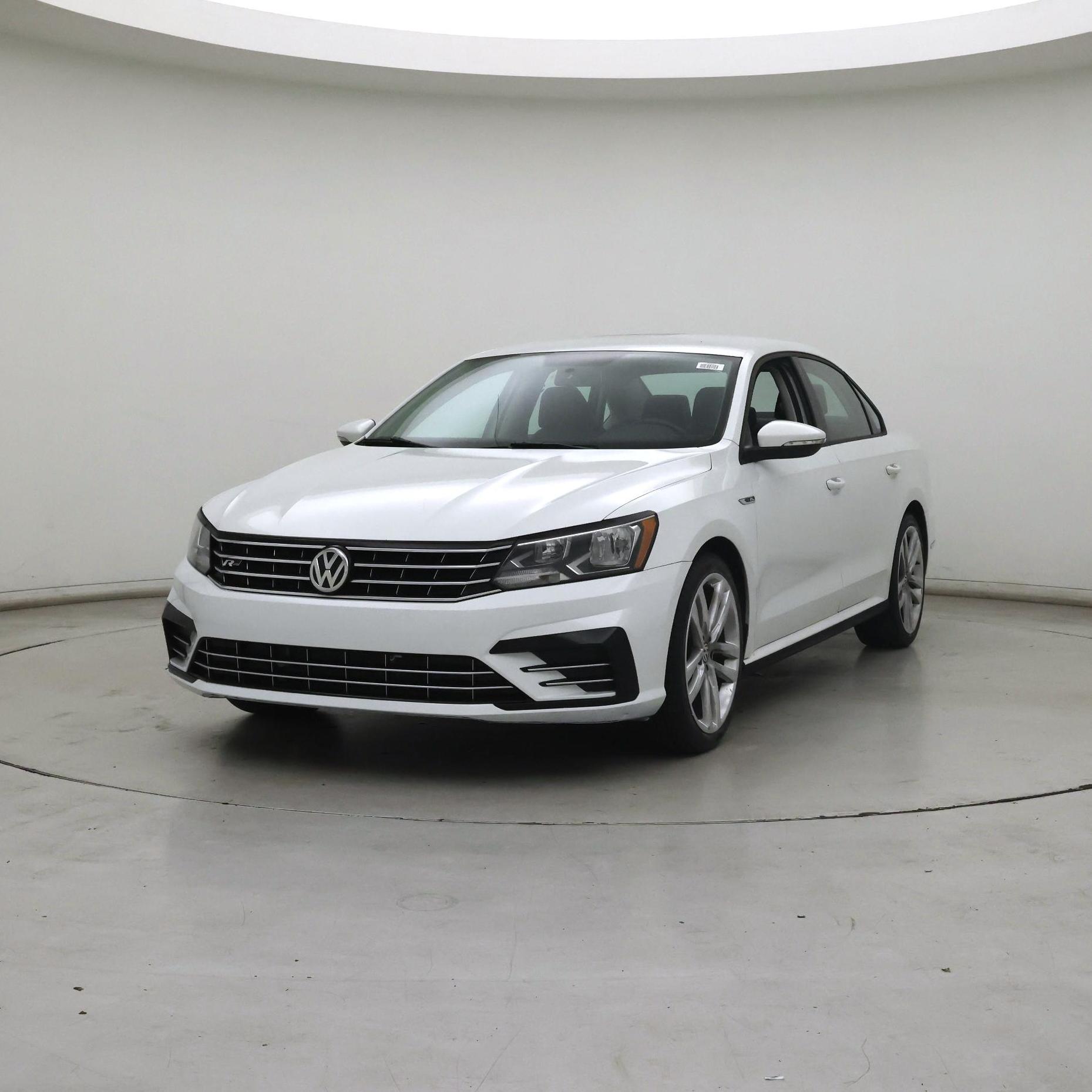 Thumbnail: 2018 Volkswagen Passat - 4