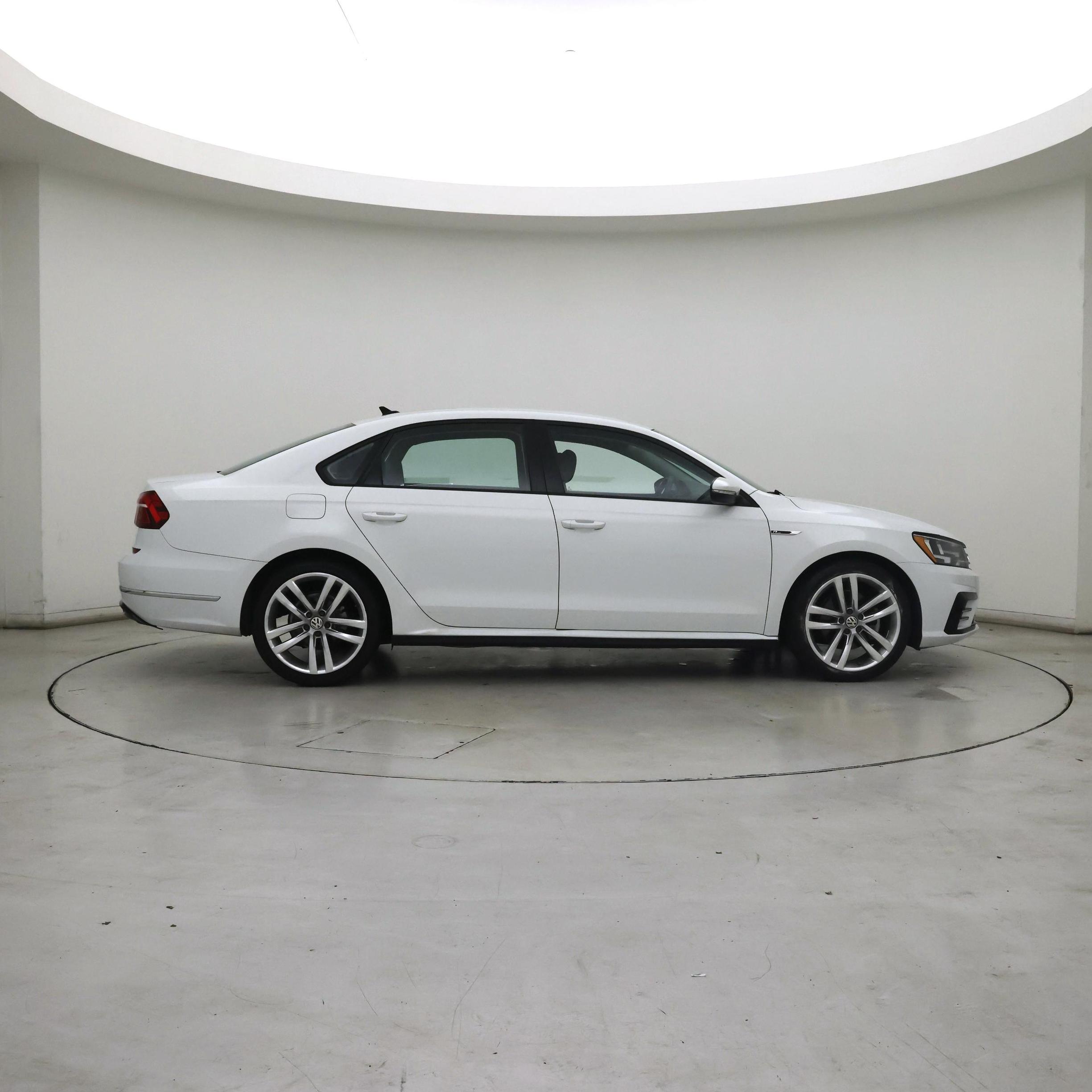 Thumbnail: 2018 Volkswagen Passat - 7