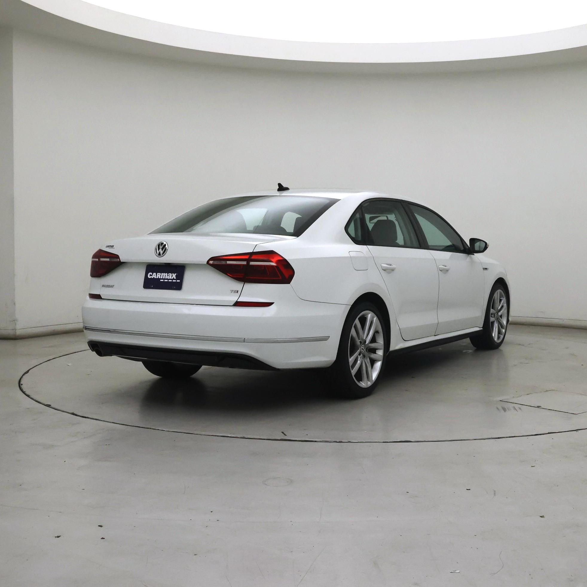 Thumbnail: 2018 Volkswagen Passat - 8