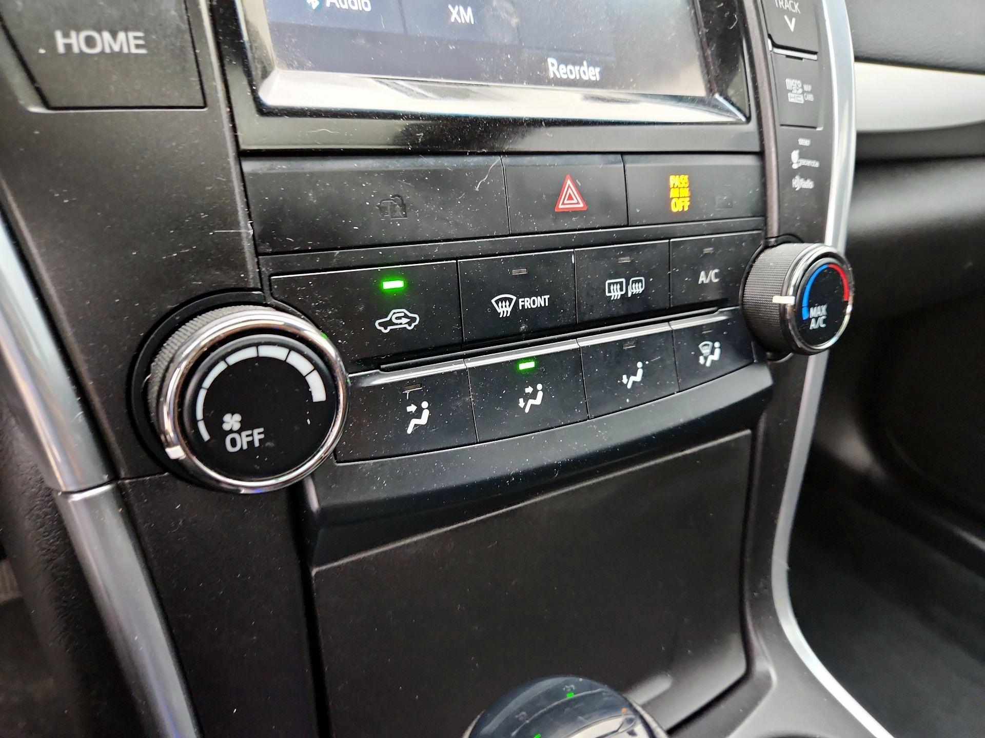Thumbnail: 2015 Toyota Camry - 15