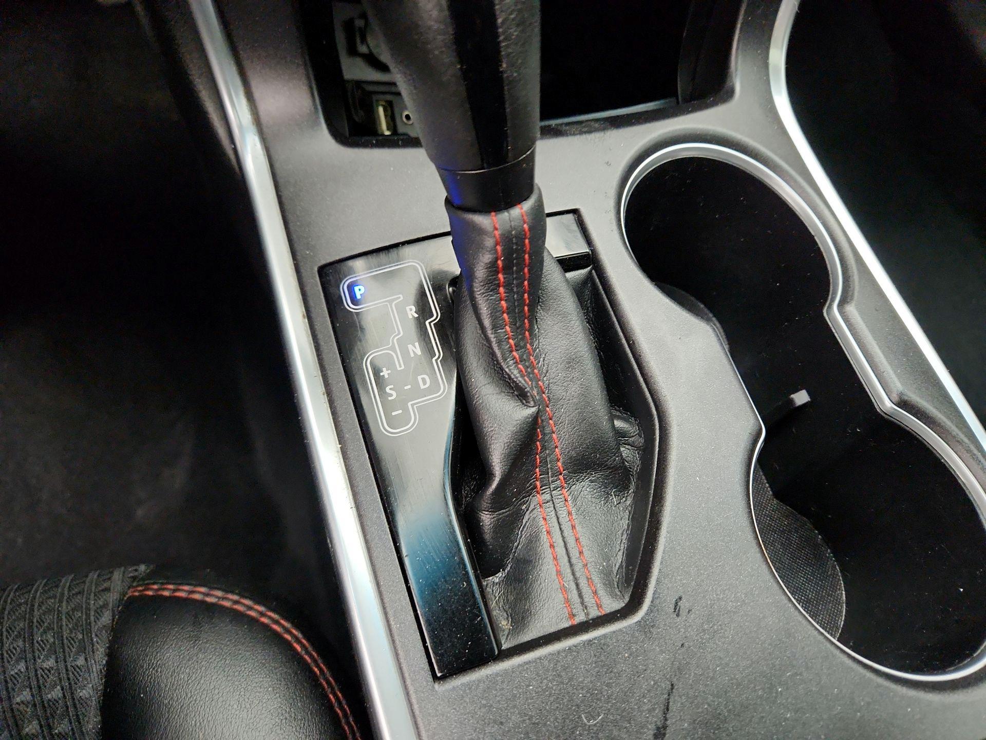 Thumbnail: 2015 Toyota Camry - 16