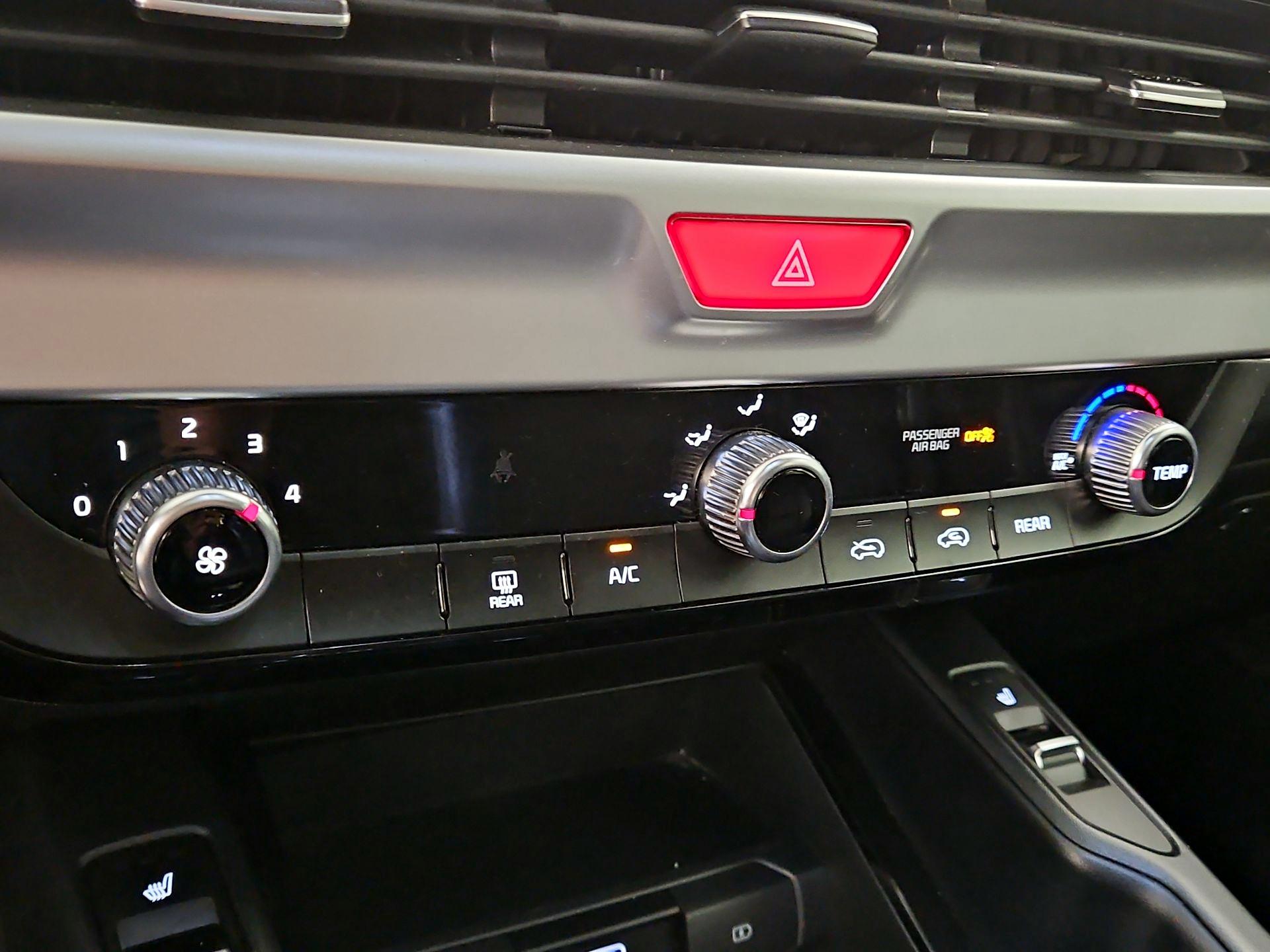 Thumbnail: 2020 Kia Telluride - 14
