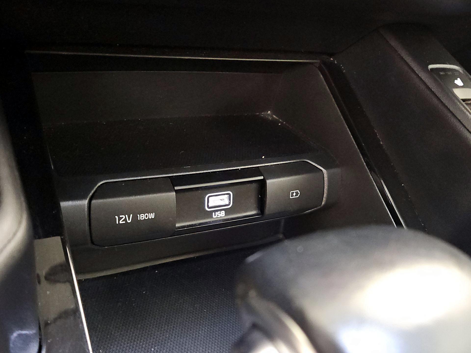 Thumbnail: 2020 Kia Telluride - 16