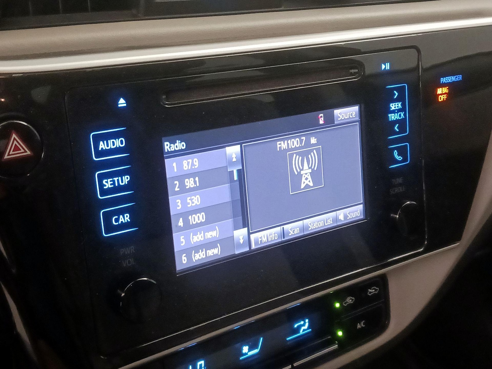2019 Toyota Corolla LE - Photo 16