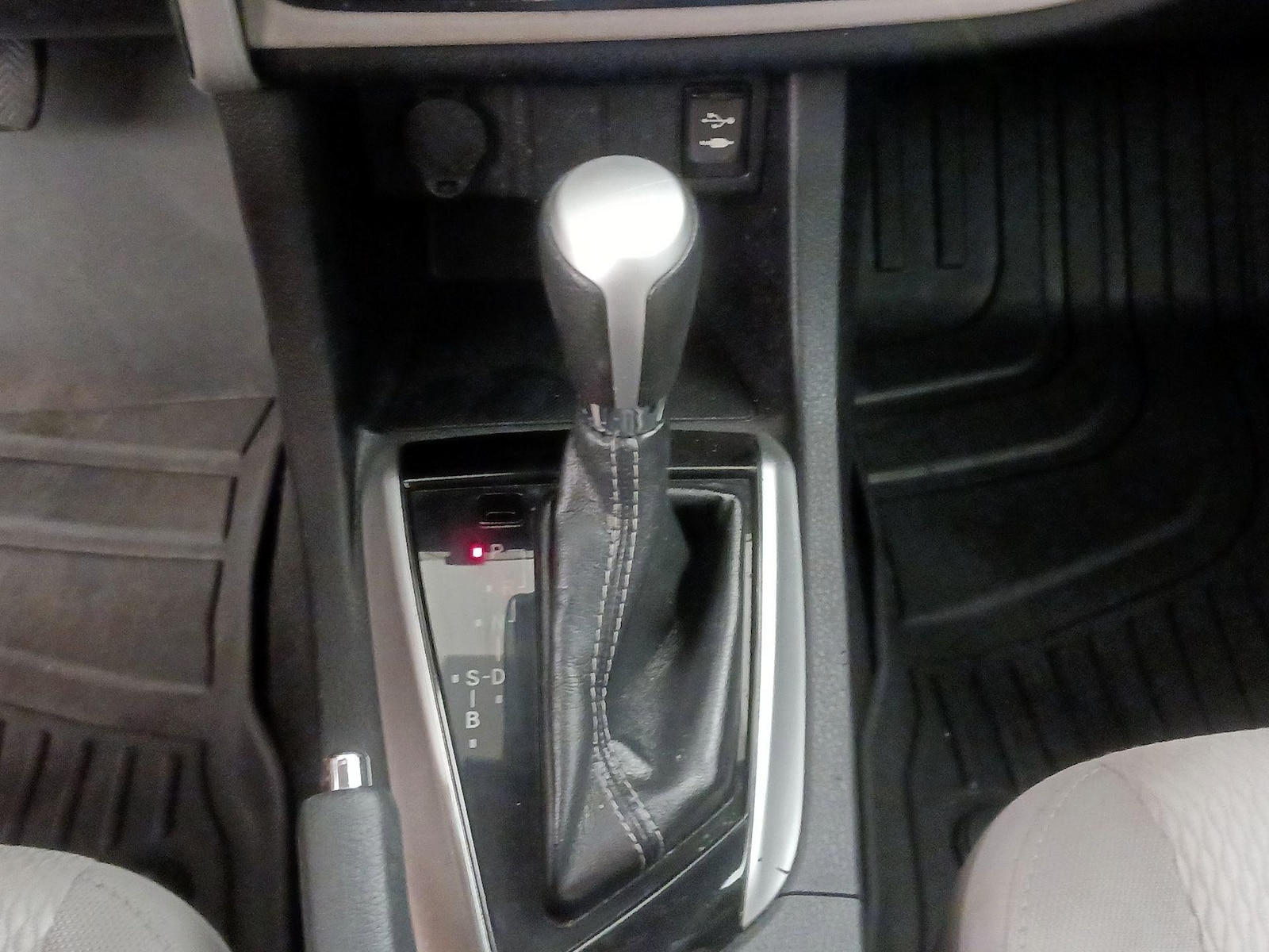 2019 Toyota Corolla LE - Photo 18
