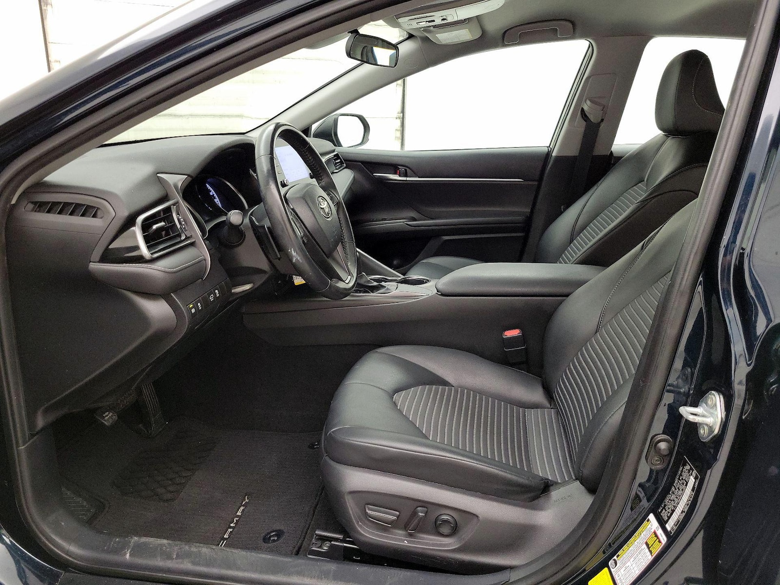 2021 Toyota Camry SE - Photo 12