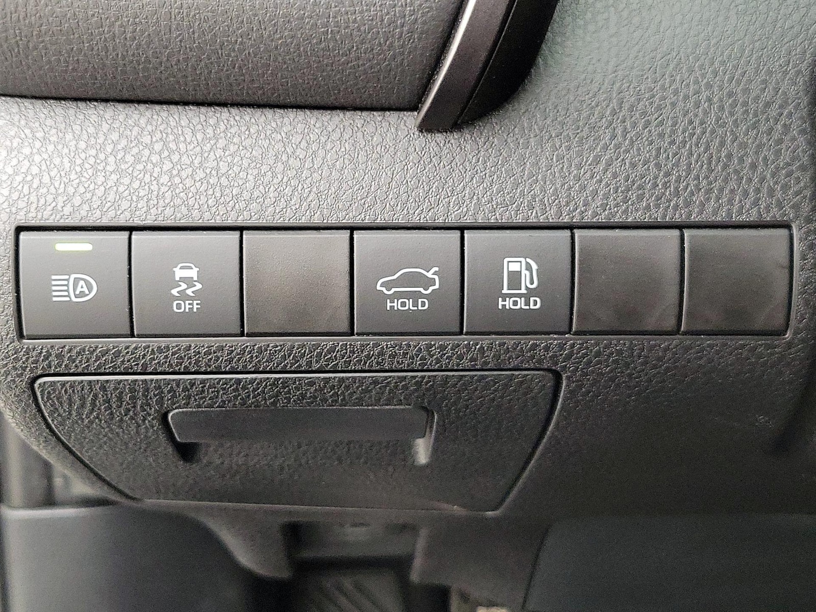 2021 Toyota Camry SE - Photo 14