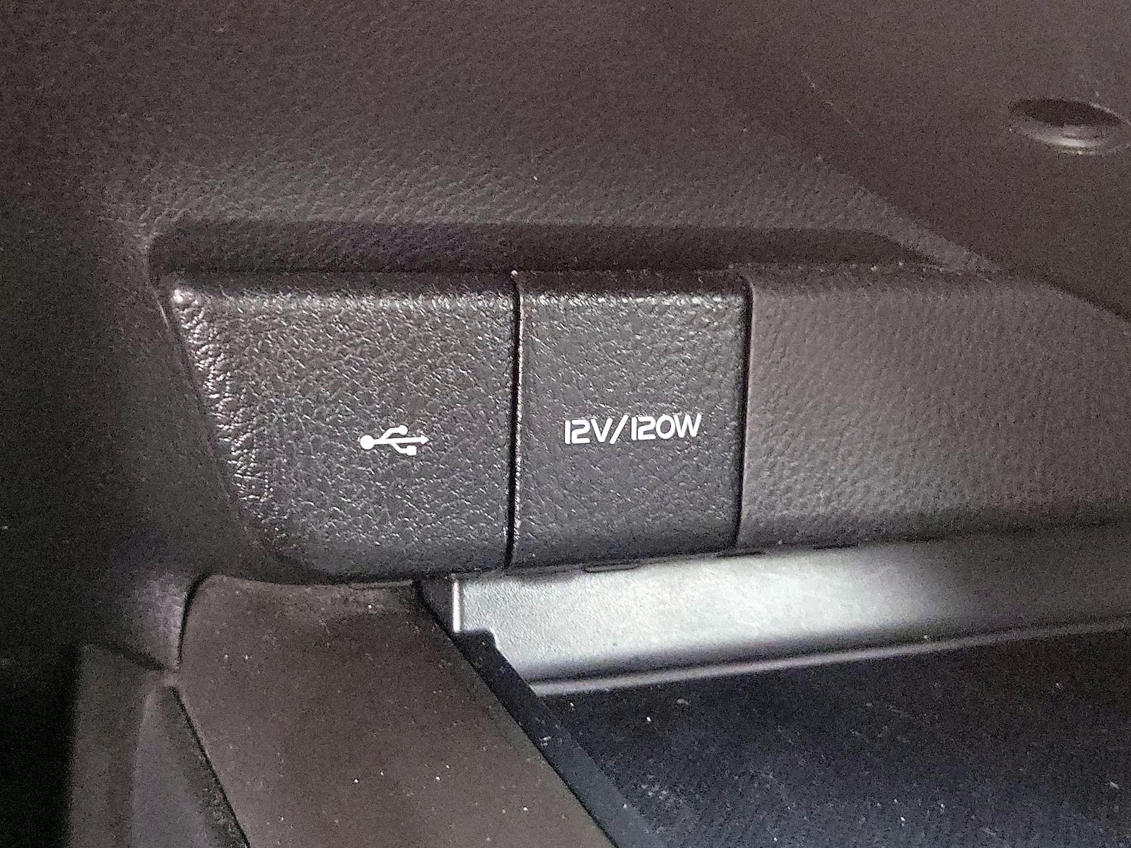 2021 Toyota Camry SE - Photo 19