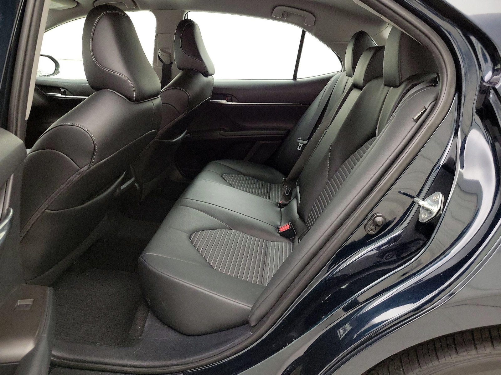 2021 Toyota Camry SE - Photo 20