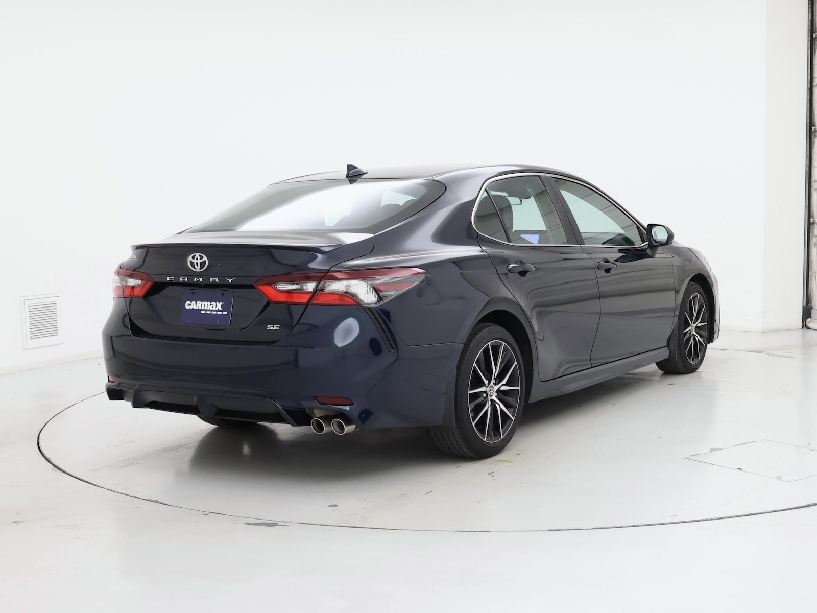 2021 Toyota Camry SE - Photo 9