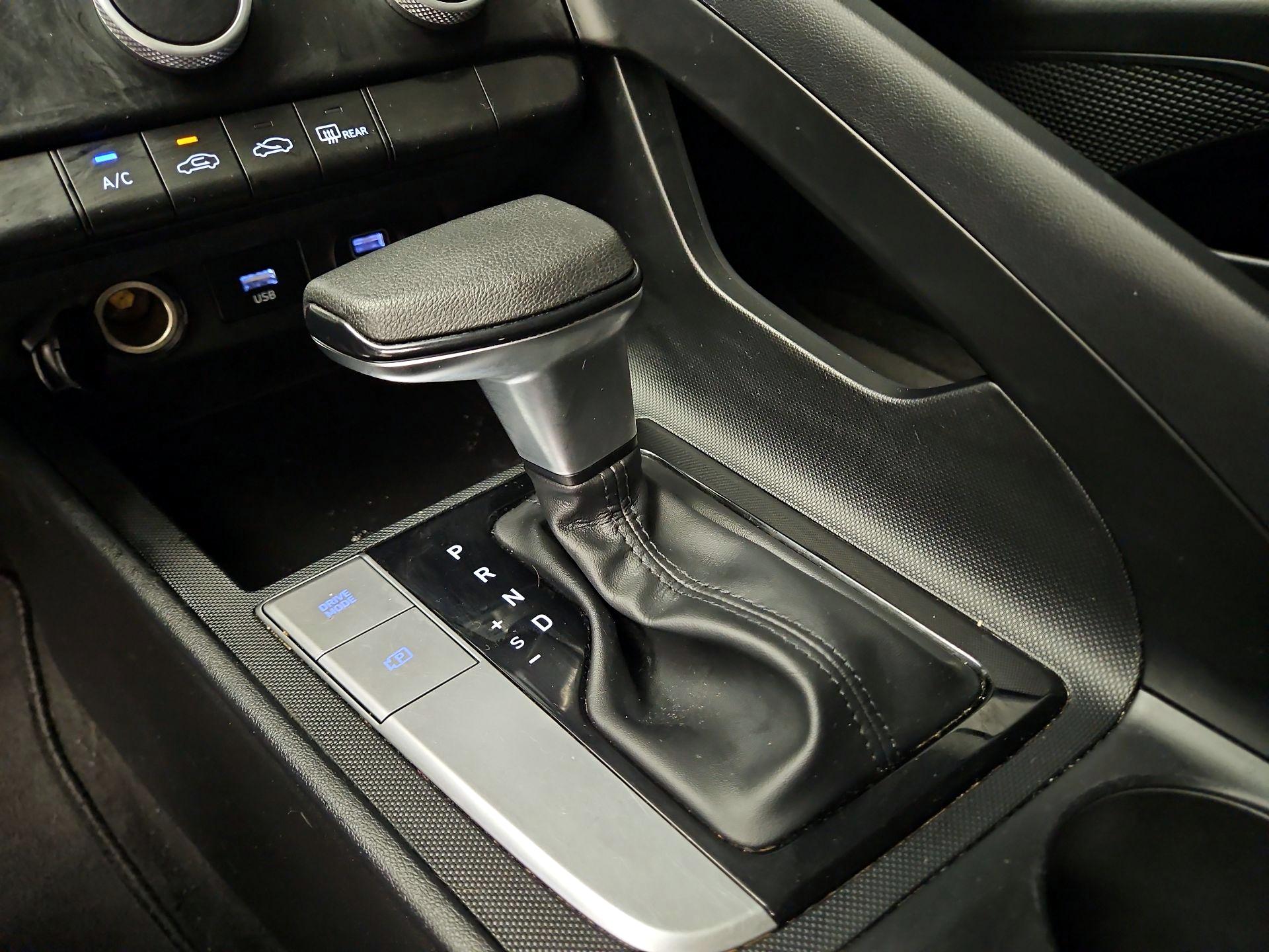 Thumbnail: 2021 Hyundai Elantra - 17