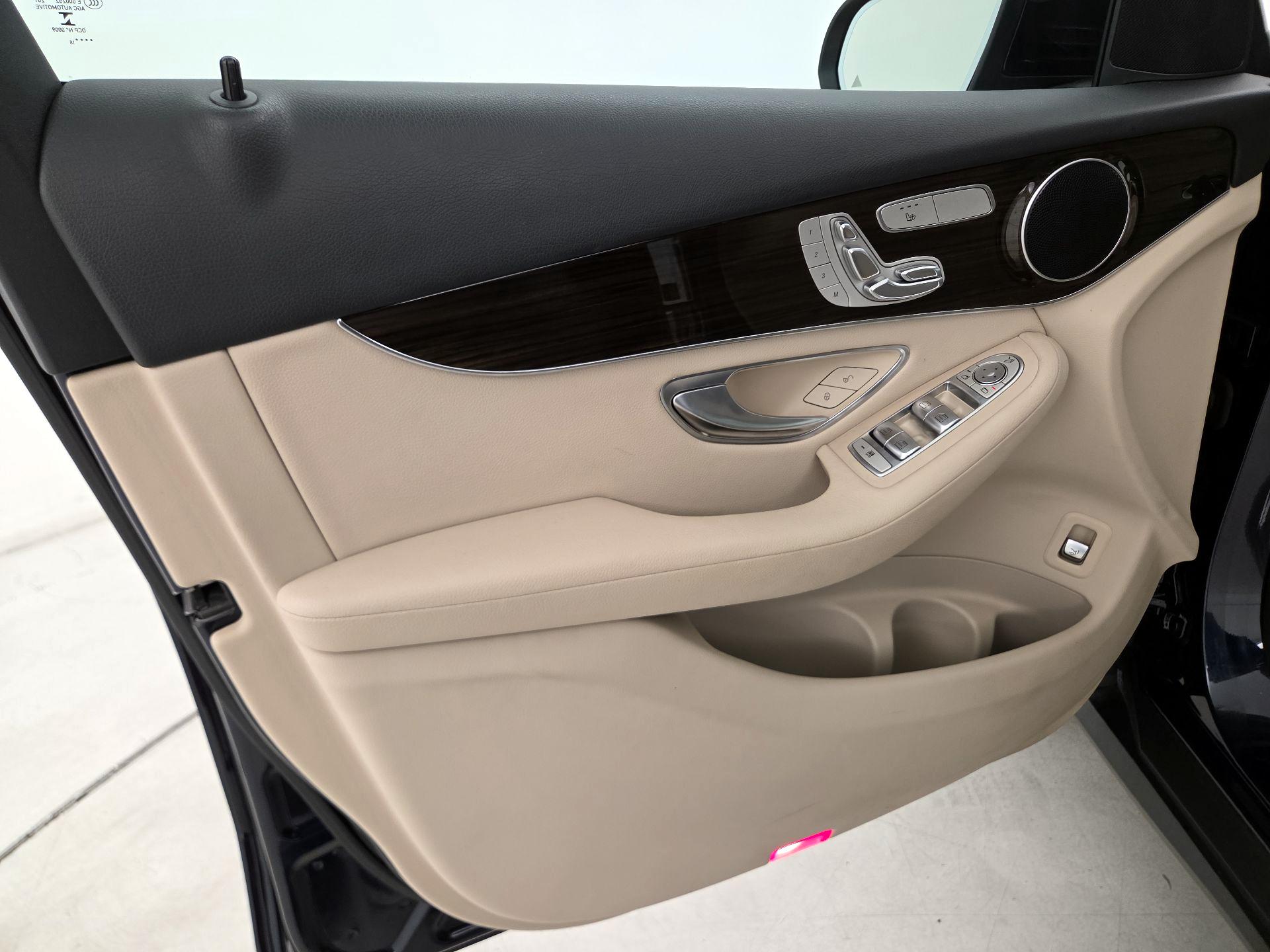 Thumbnail: 2016 Mercedes-Benz GLC - 12