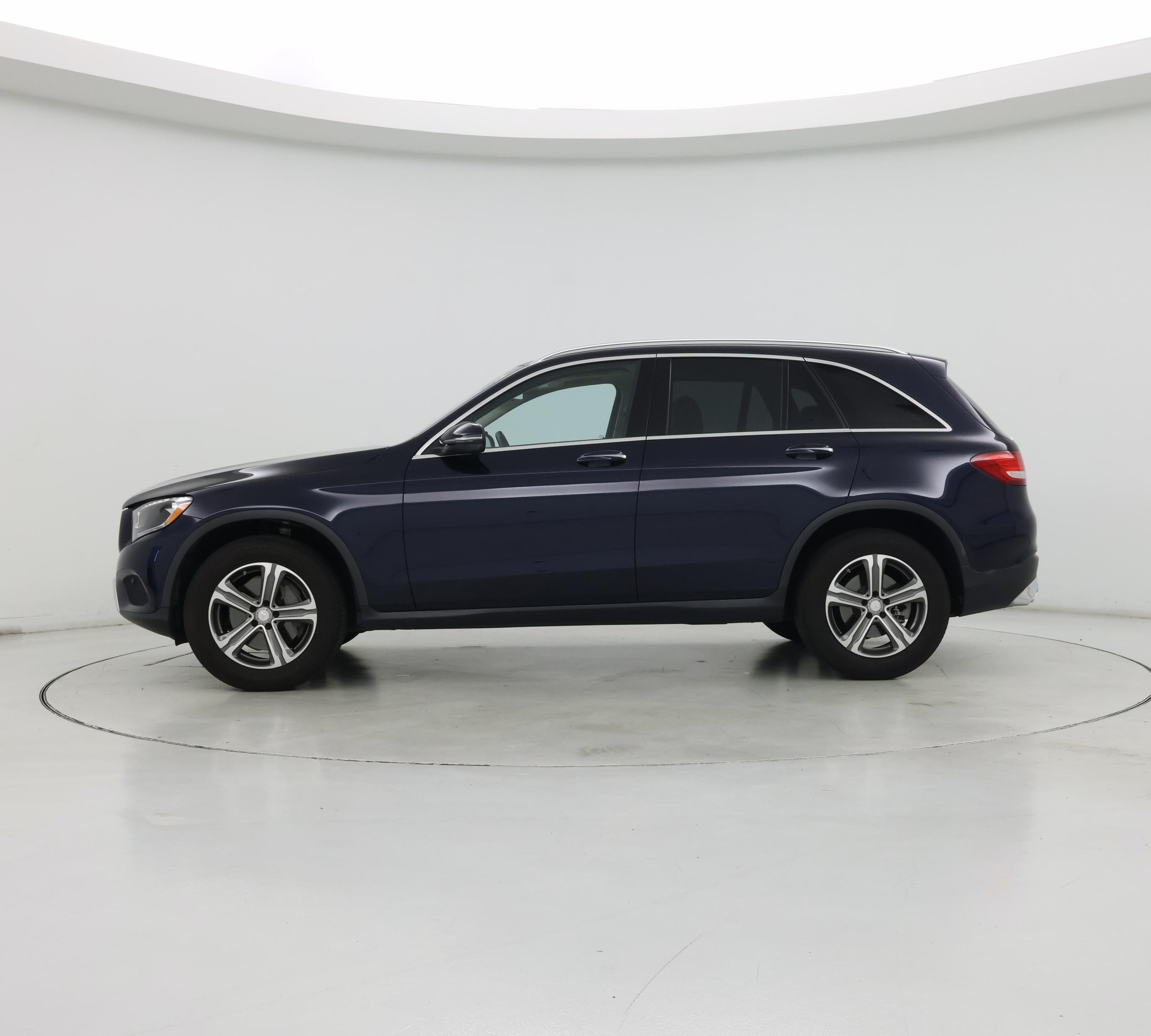 Thumbnail: 2016 Mercedes-Benz GLC - 3