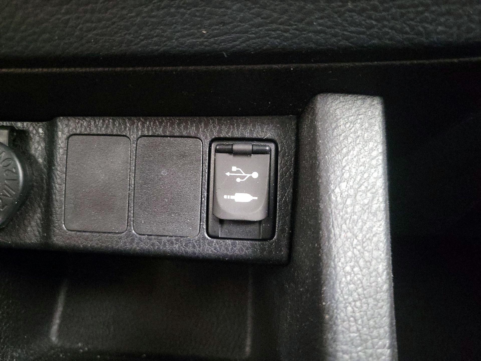 Thumbnail: 2014 Toyota Corolla - 18