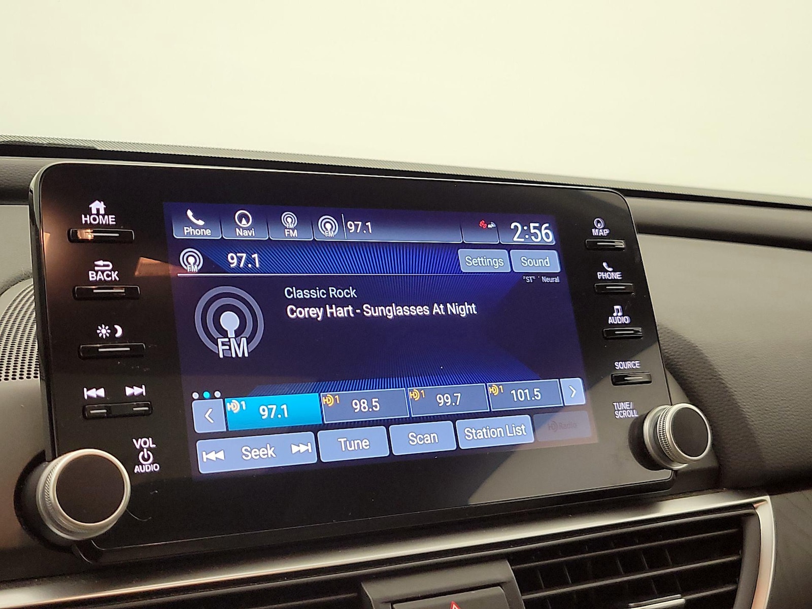 2022 Honda Accord Touring - Photo 17