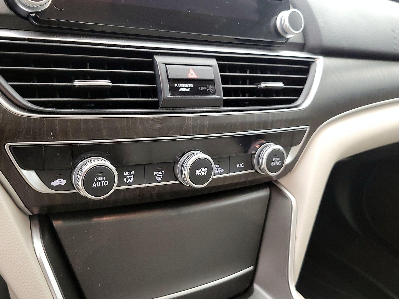 2022 Honda Accord Touring - Photo 18