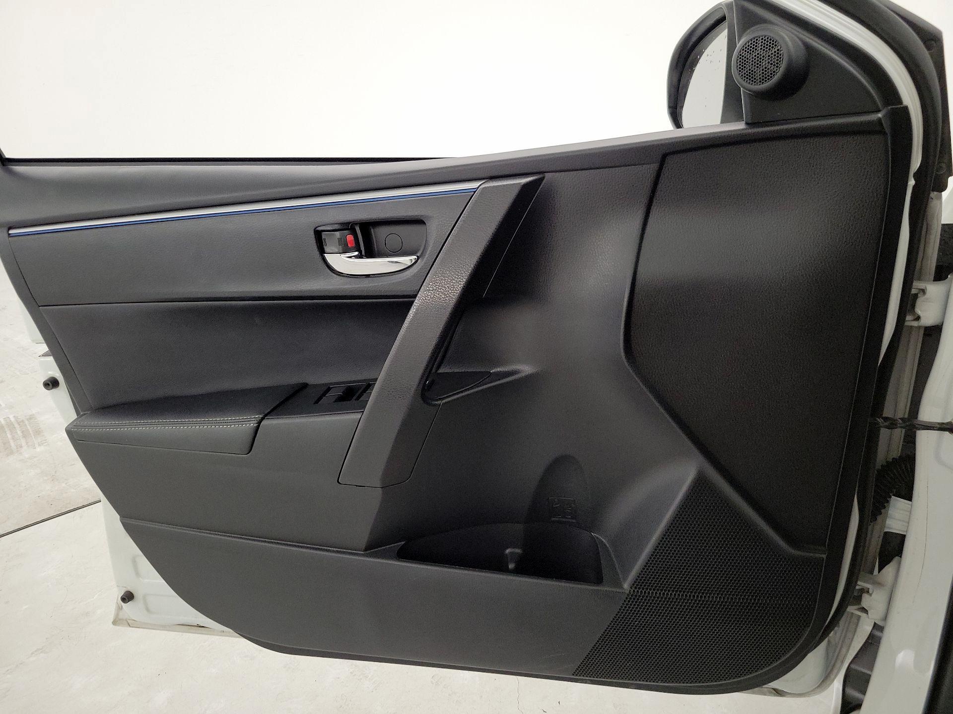 Thumbnail: 2015 Toyota Corolla - 12