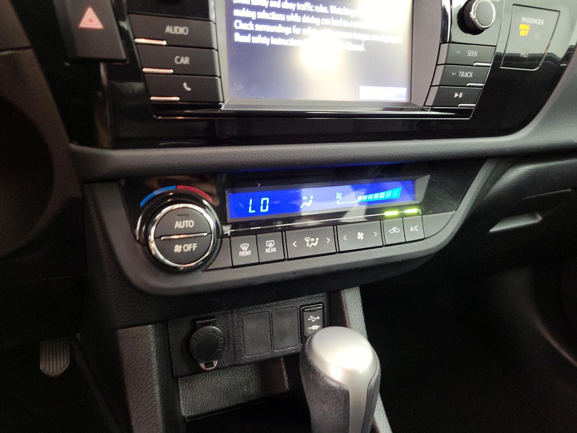Thumbnail: 2015 Toyota Corolla - 16