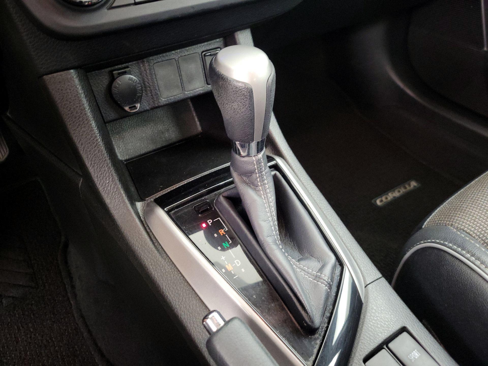 Thumbnail: 2015 Toyota Corolla - 17