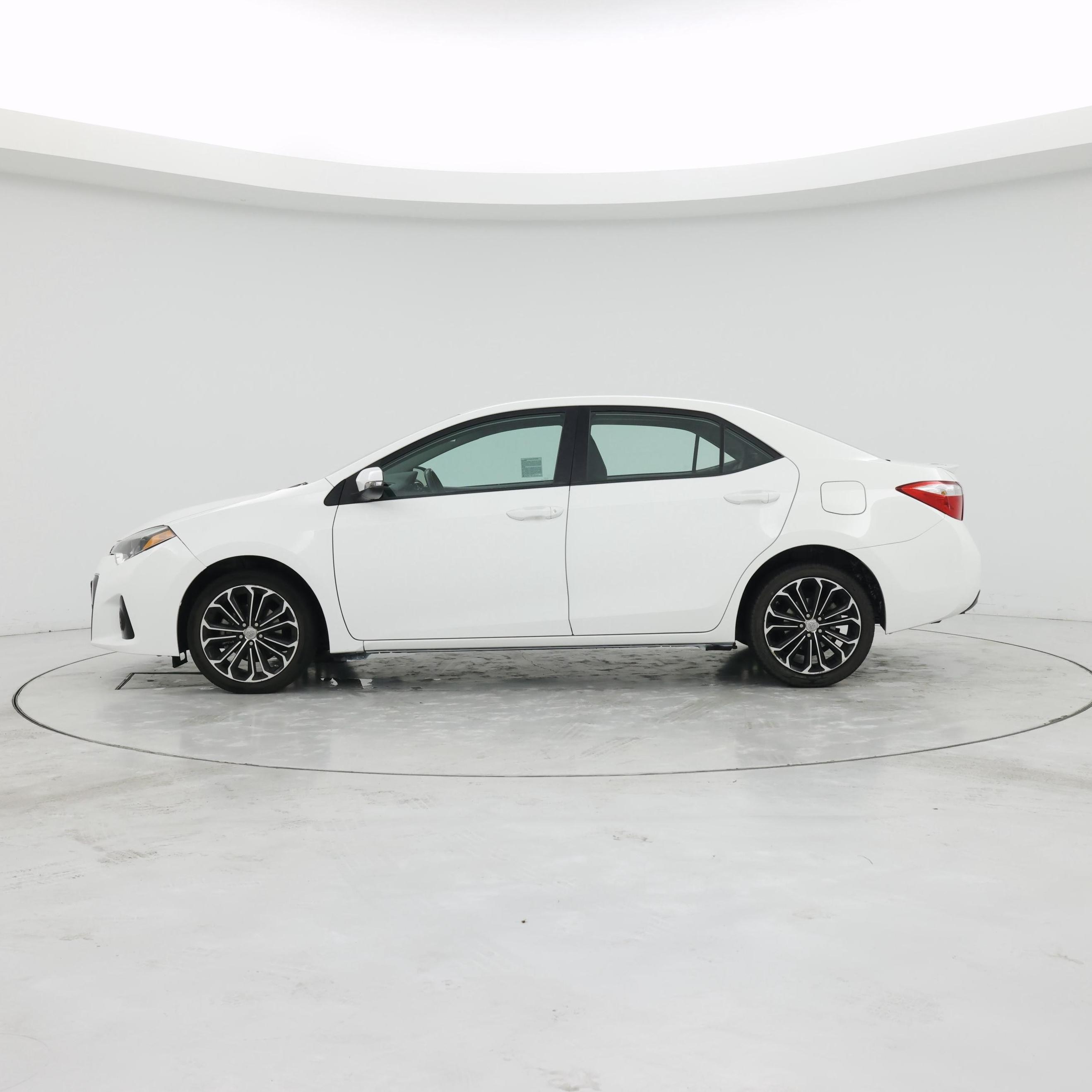 Thumbnail: 2015 Toyota Corolla - 3
