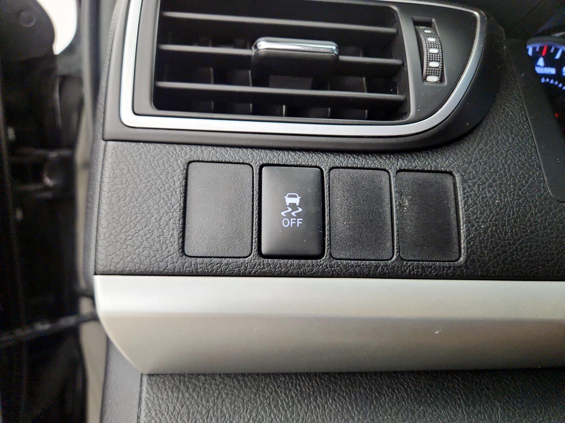 Thumbnail: 2015 Toyota Camry - 13