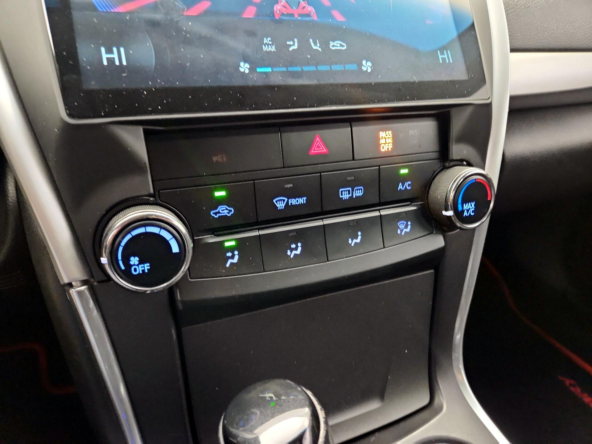 Thumbnail: 2015 Toyota Camry - 16