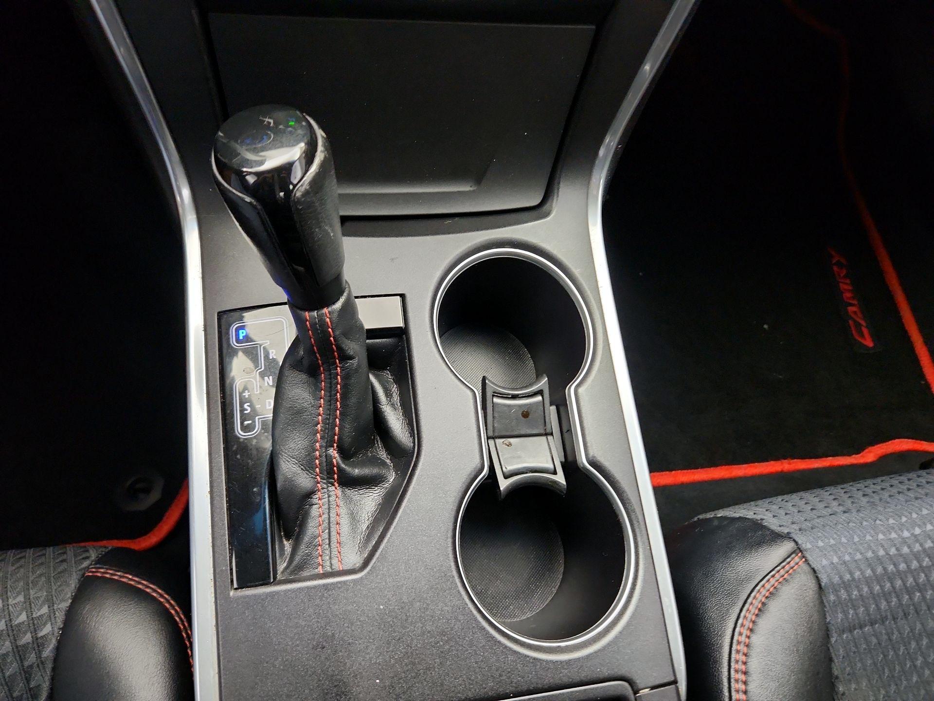 Thumbnail: 2015 Toyota Camry - 17