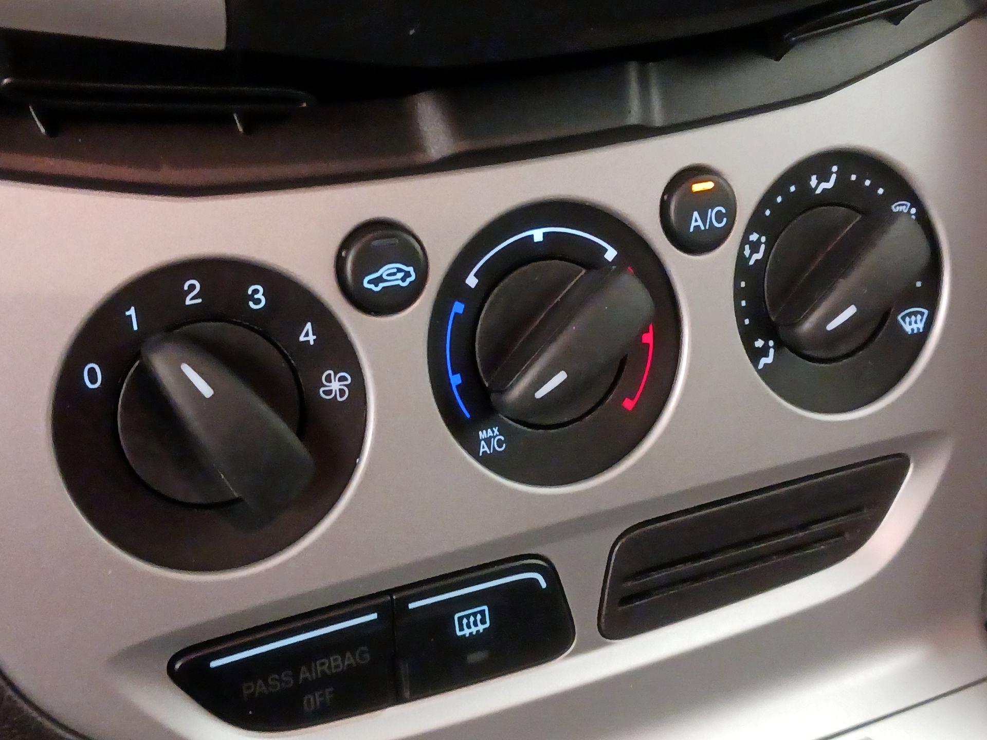 Thumbnail: 2014 Ford Focus - 15