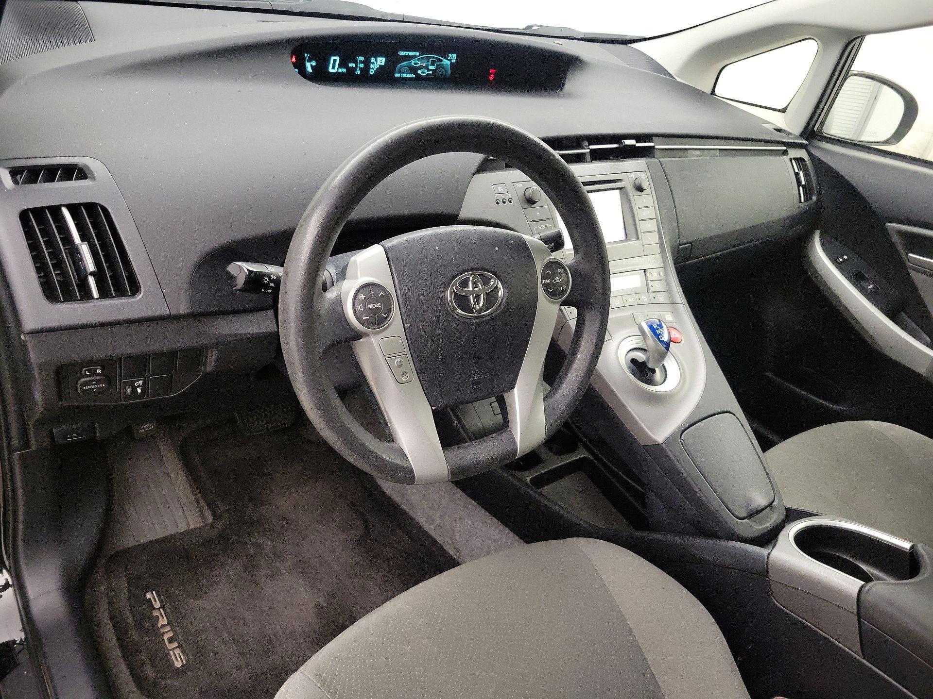Thumbnail: 2015 Toyota Prius - 9