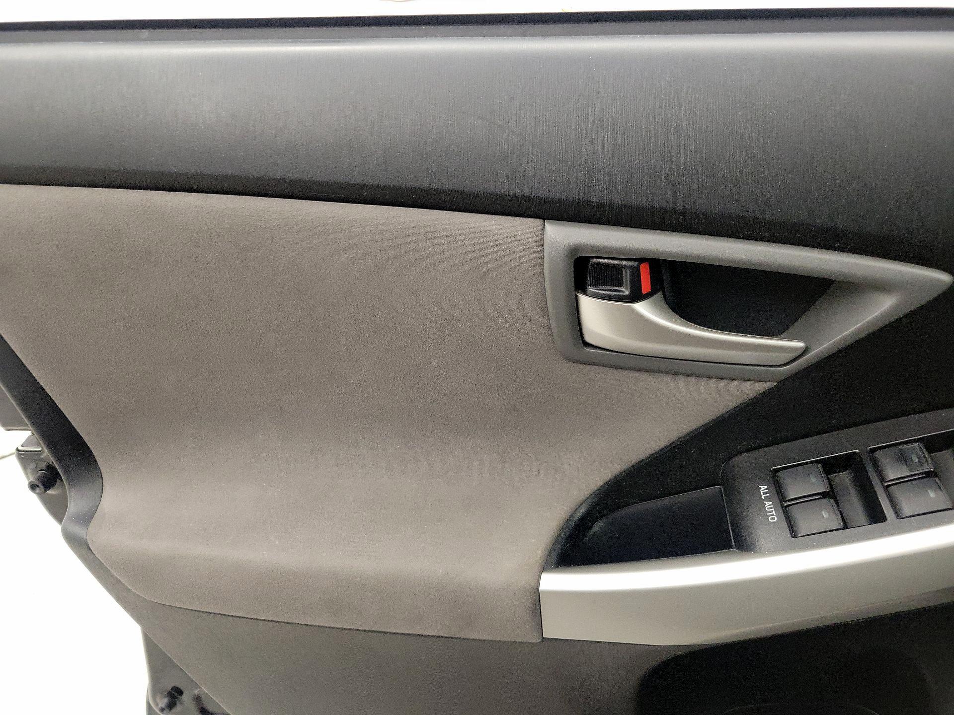 Thumbnail: 2015 Toyota Prius - 12