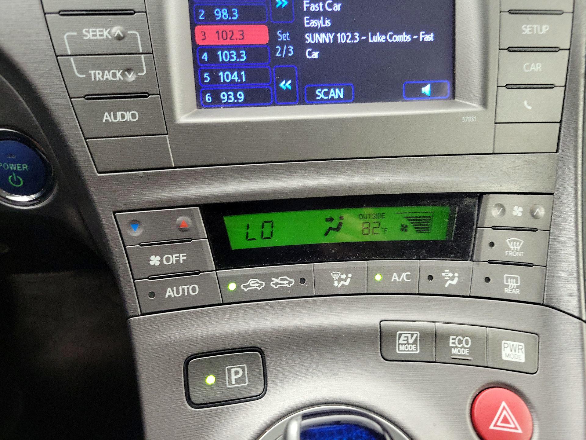 Thumbnail: 2015 Toyota Prius - 16
